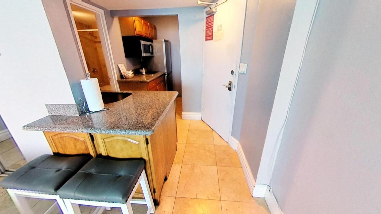 Castle 828 Oceanfront View With Balcony, Pool, Tennis, Beach Access And Free Parking! Маями Бийч Екстериор снимка